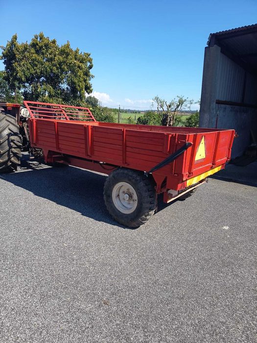 Vendo trator com alfaias agriculas