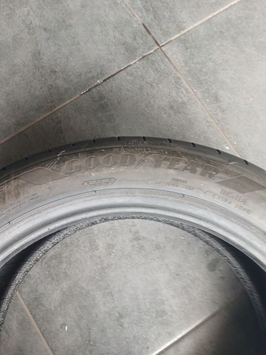 2 pneus 245 45 r18 Goodyear