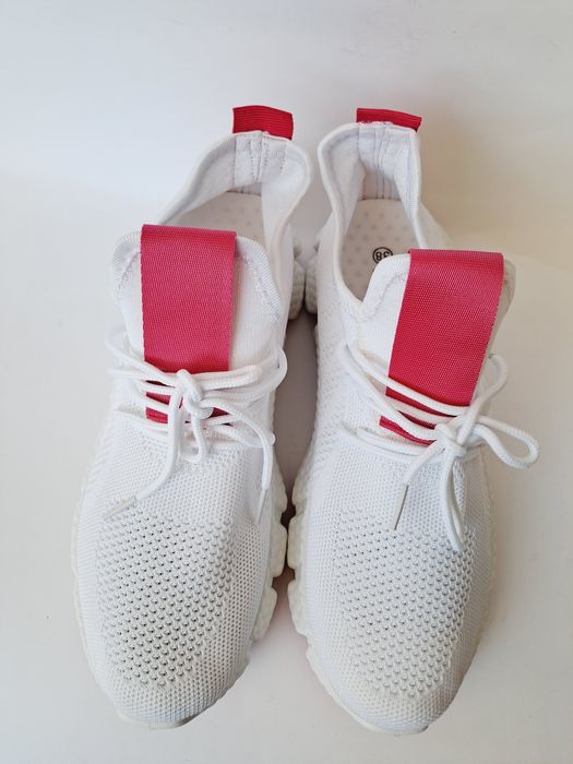 Obuwie, buty sportowe, siatka, slip on, biało-różowe