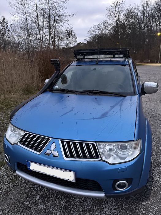 Mitsubishi Pajero Sport Mitsubishi Pajero Sport wyprawowy z bagażnikiem pod namiot