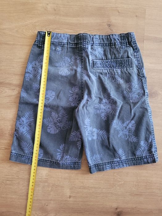 Krótkie spodenki r.140