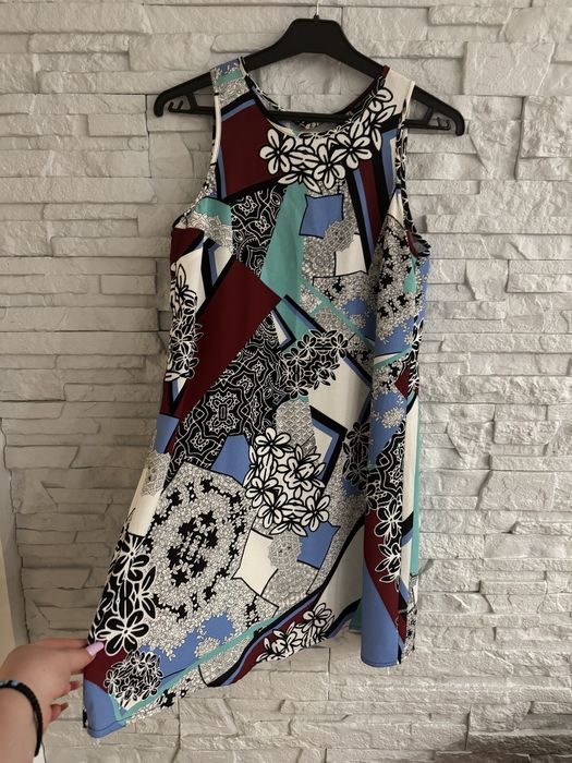 Wyjątkowa sukienka River Island – Patchwork, Kwiaty & Geometria