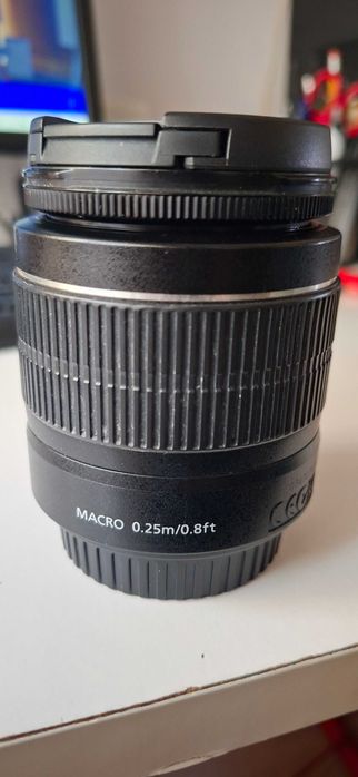 Objetiva Canon EF-S 18-55mm f/3.5-5.6 III