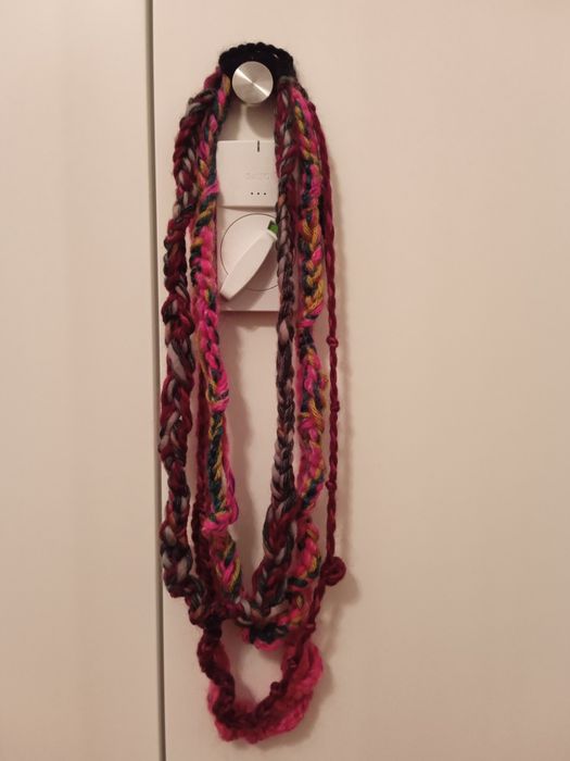 Colar artesanal em lã