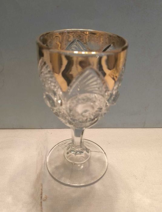 6 copos de água pé vidro vintage com um padrão em relevo e rebordo dourado