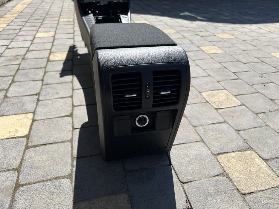 Центральна консоль Підлокітник борода VW Passat B7 Європа дефлектор