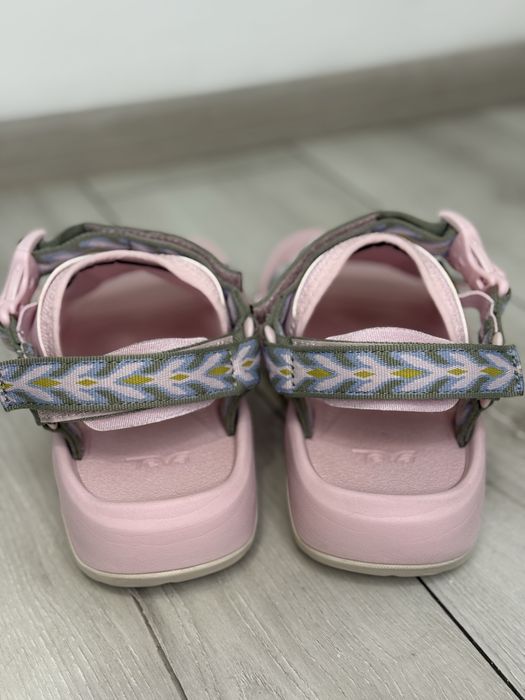 Сандалі TEVA 39,5 розм