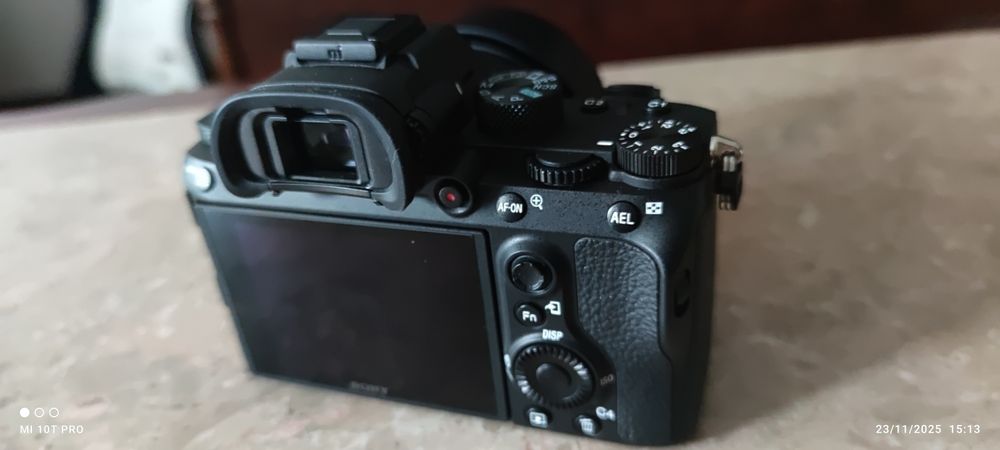 Máquina fotográfica Sony ILCE-7M como nova tem pouco uso.