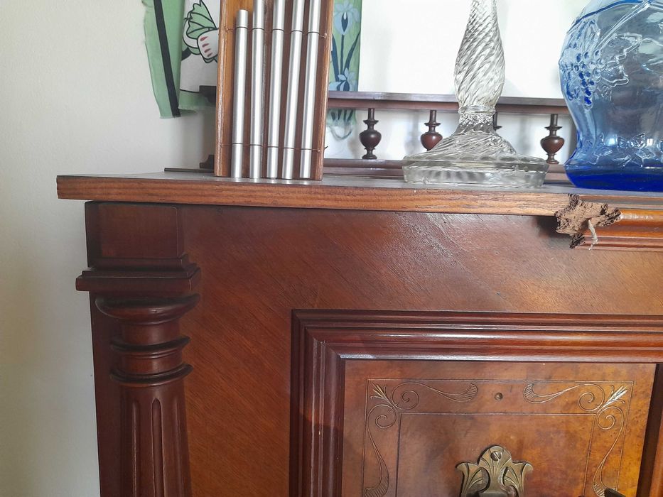 Piano Alemão em raiz de nogueira