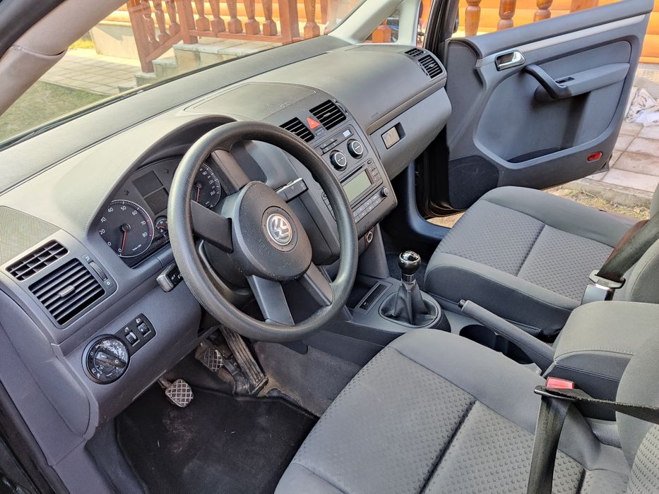 Volkswagen Touran,1.6 бензин, 2003