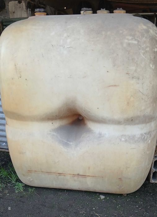 Reservatório de Gasóleo com capacidade para 1000 litros