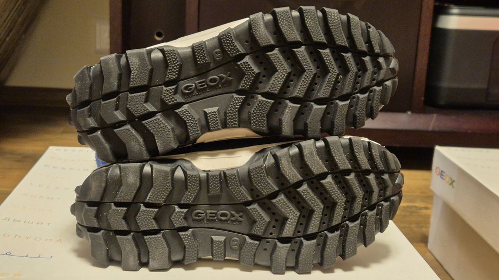 Kozaki, Śniegowce, buty zimowe Geox Himalaya rozmiar 31

Sprzedam Śni