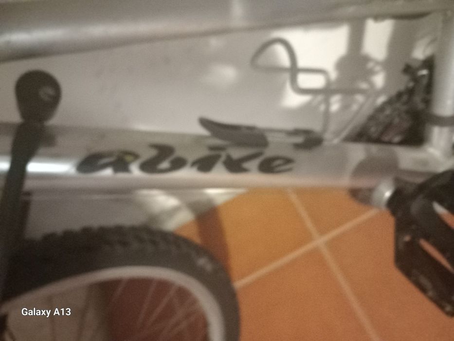 Bicicleta usada mas a funcionar bem