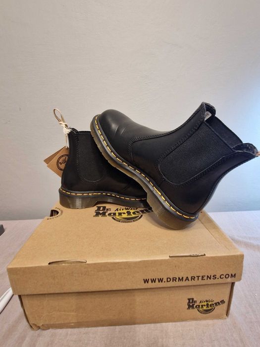 Dr. Martens 2976 Vegan Black Felix Rub Off rozmiar 37