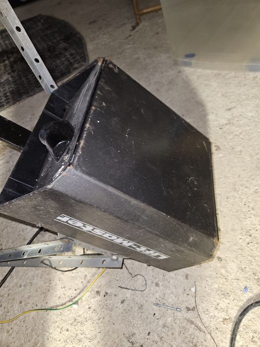 Motor de portão de garagem.