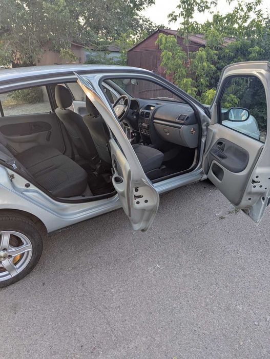 Renault Clio 1.2 бензин