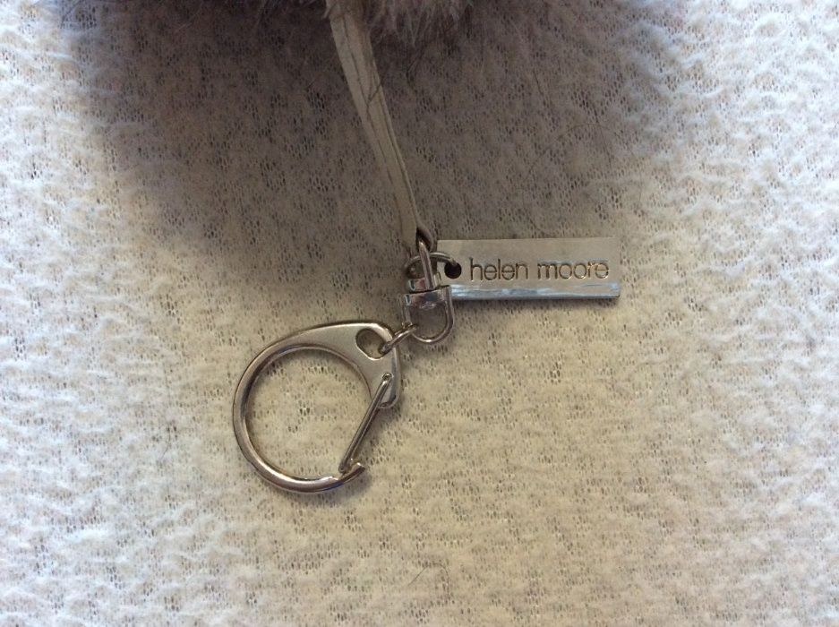 Брелок помпон Helen Moore