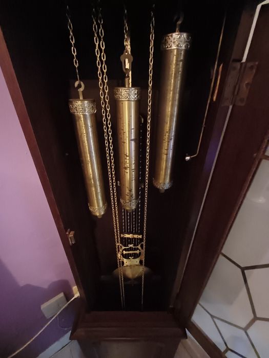 Relógio pé alto - tempus fugit