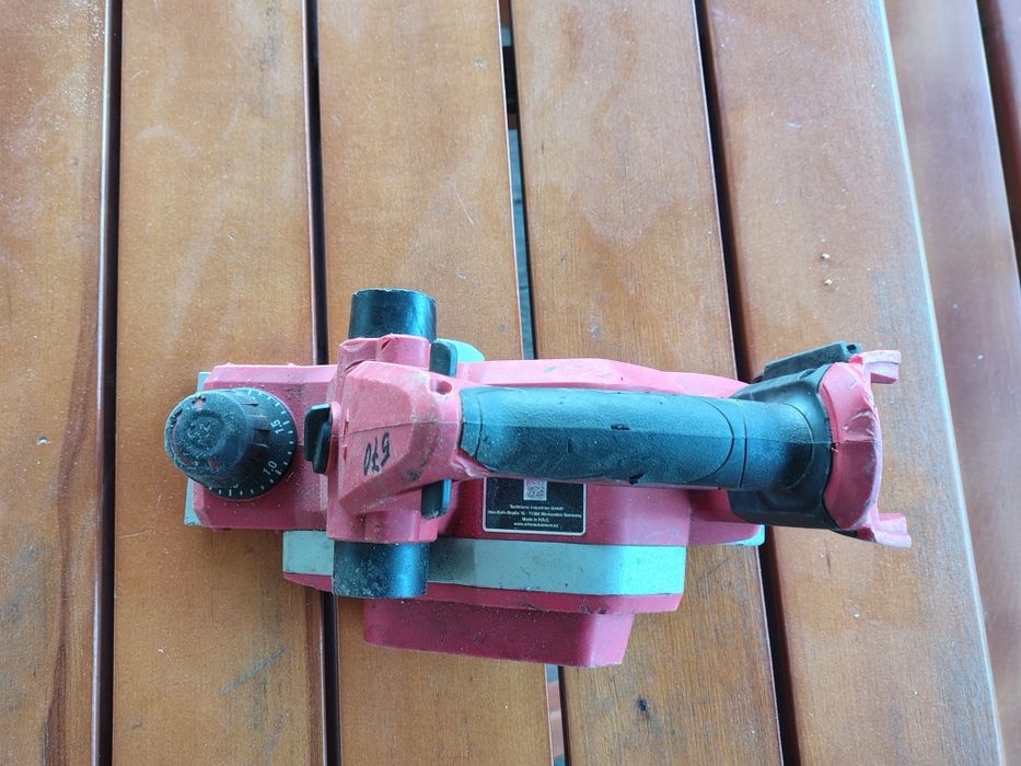 Strug Milwaukee  18 v