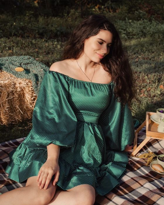 Зеленое дизайнерское короткое