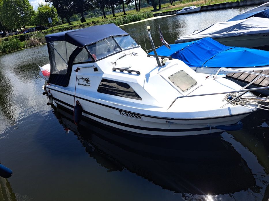 Łódź motorowa kabinowa  5.6 x 2m  OKAZJA