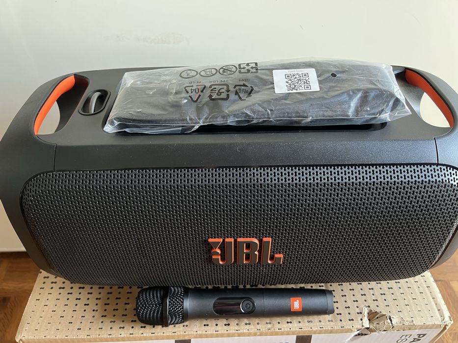 Vendo coluna JBL On-The-Go com microfone e caixa, como nova!!