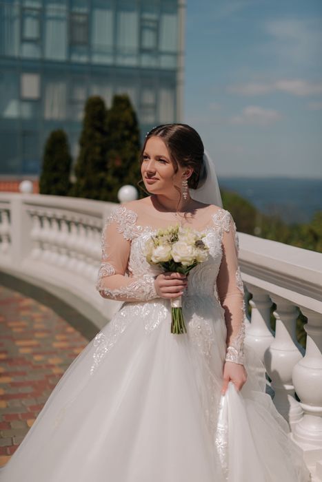 Продаю весільну сукню