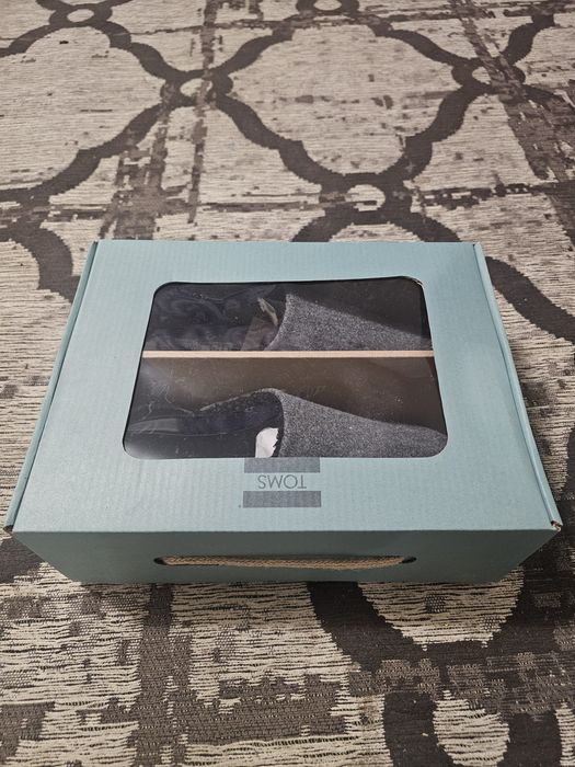 "Продаются новые тапочки Toms Ezra S