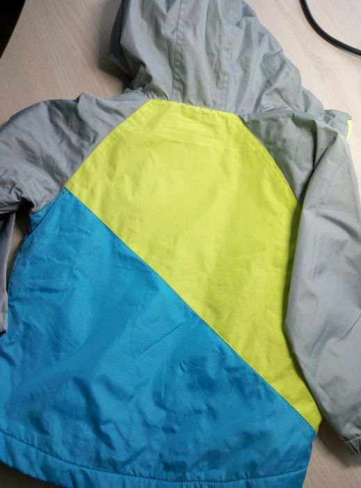 Новая ветровка на флисе р. 3-4г торг