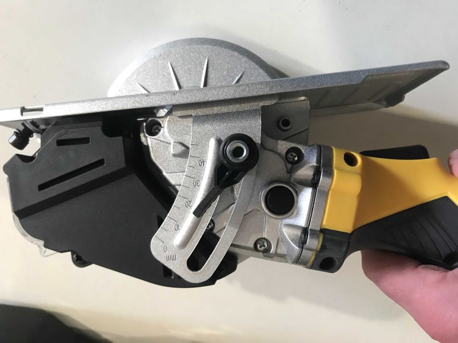 Різак по металу Powerplus POWX1410 600 Вт