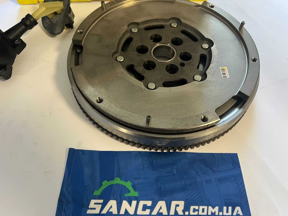 Маховик двомасовий Ford C-Max Focus Mazda 3 Volvo C30 S40 S80 1.6TDCi