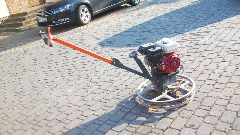 zacieraczka do betonu BELLE - silnik Honda - posadzki