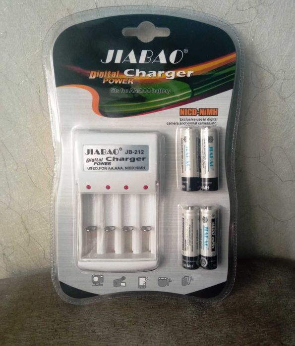 Зарядний пристрій з акумуляторними батарейками АА / ААА 4шт/ JIABAO JB