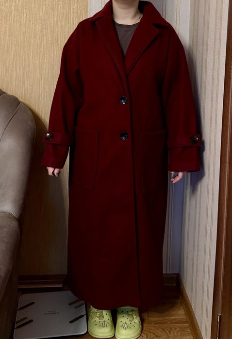 Пальто бургундського кольору довге
