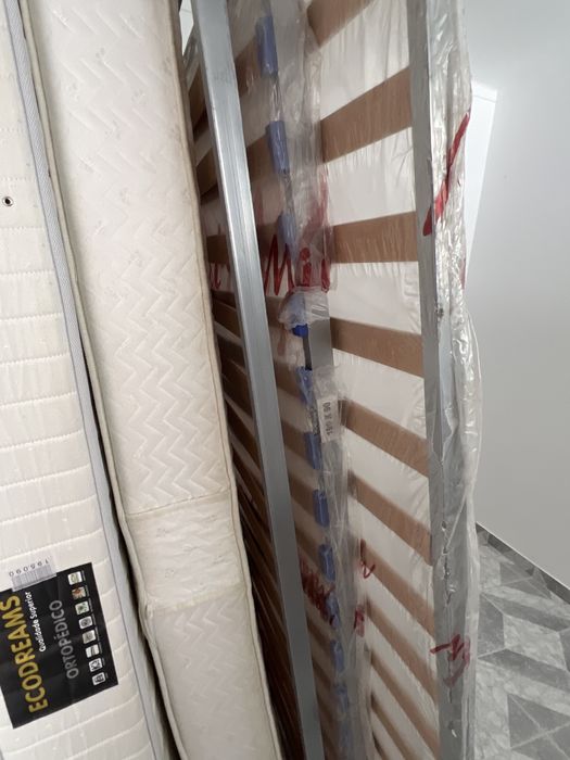 Estrado cama e colchao