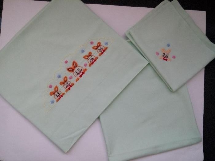 2 conjuntos de Lençóis cama bebê ( grades)