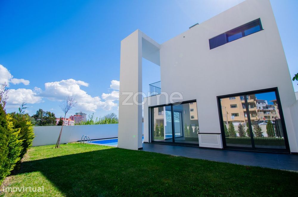 Moradia T5 com Jardim e Piscina