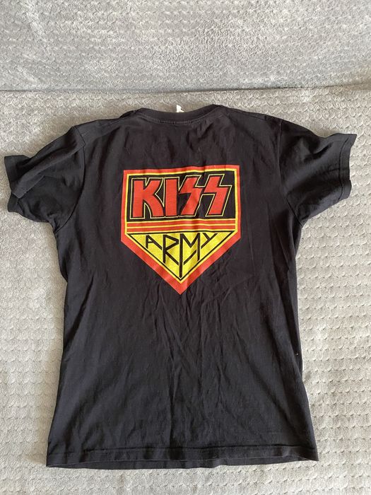 Футболки різних брендів, рок груп