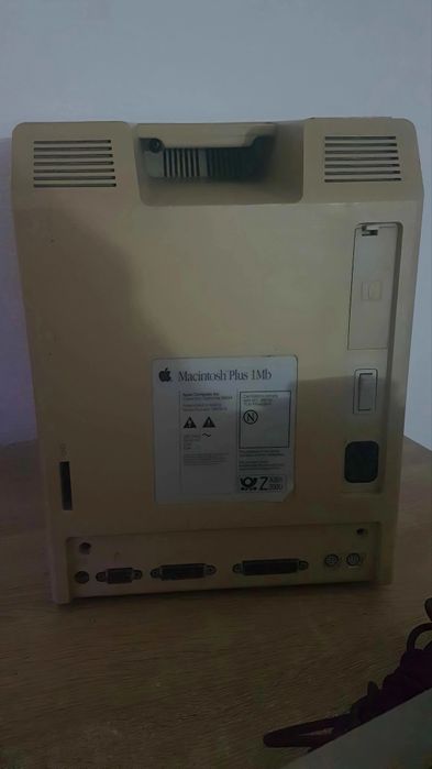 Apple Macintosh Plus - Vintage Apple
