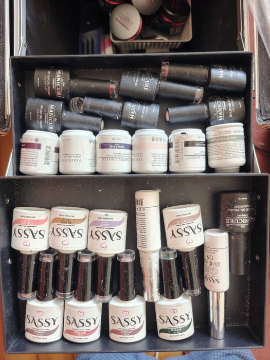 Professional grade gel nails kit