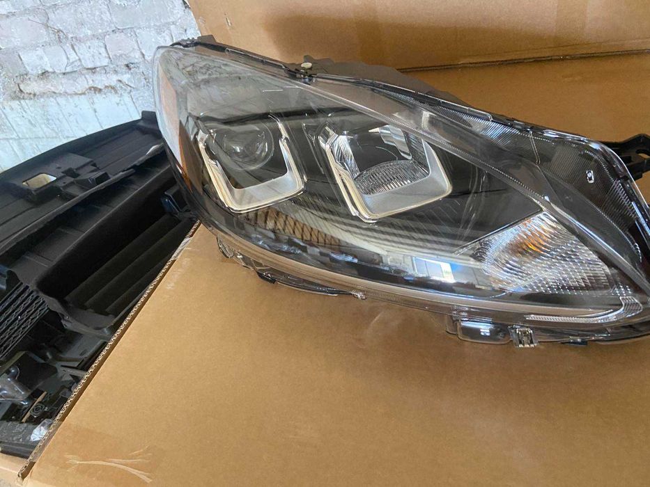 Ford Escape Фара правая 2020-2022 LJ6Z-13008-A