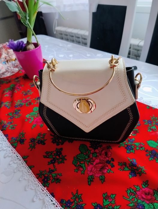 Elegancka torebka unikalna  nowa