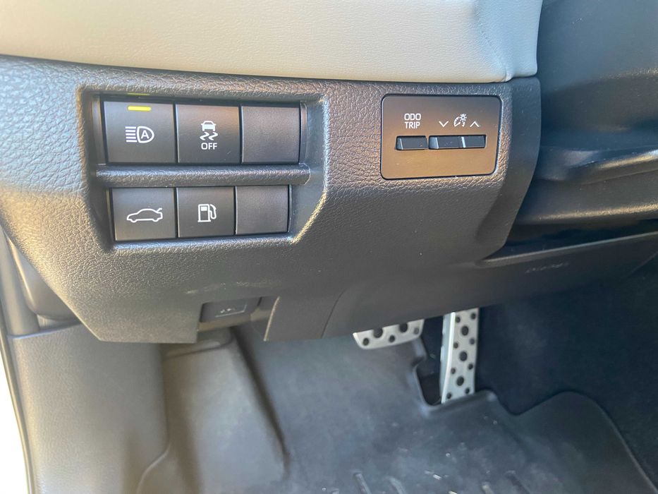 2019 Toyota Avalon Hybrid XSE Sedan 4D