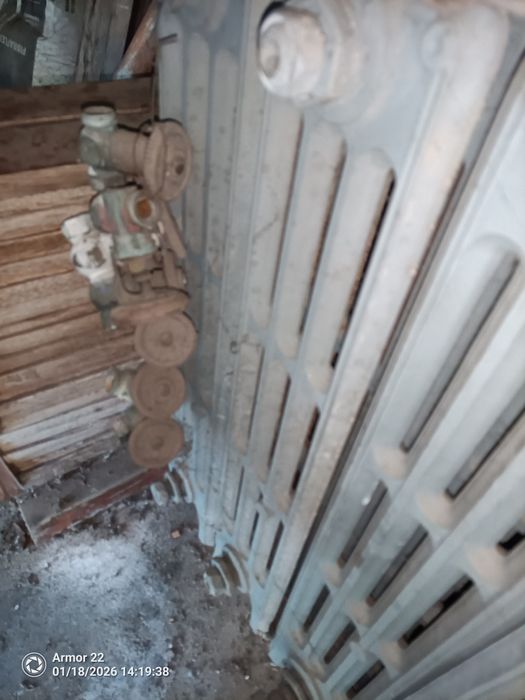 4 radiadores antigos em ferro fundido .preço por unidade