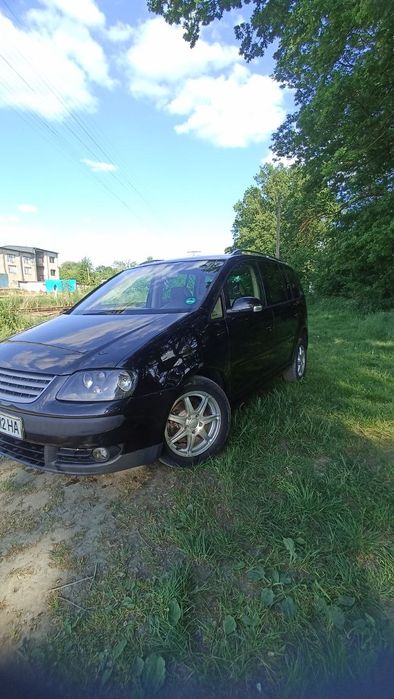 Продам Volkswagen Touran 1.6 бензин