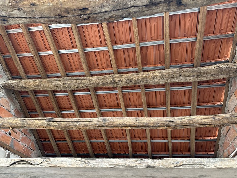 Recuperacao de telhados e aplicacao de novos