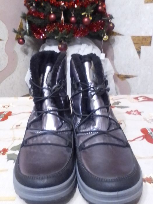 Дутики сріблясті, 39 розмір, нові, на овчині 25см  устілка