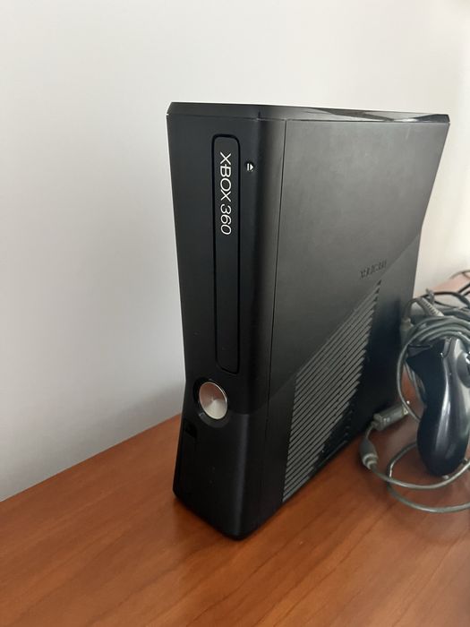 Xbox 360 com cabos | Kinect | Jogos e um comando