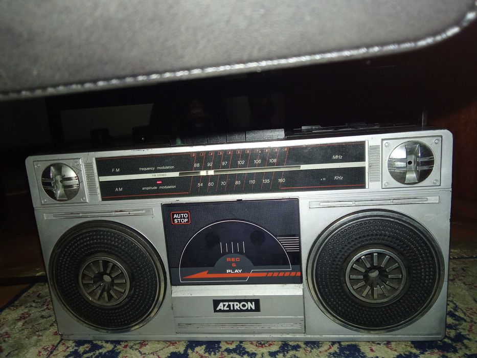 RADIO AZTRON Excelente