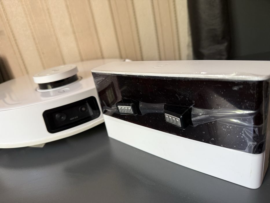 Продам робот-пилосос Ecovacs Deebot T10 у відмінному стані.